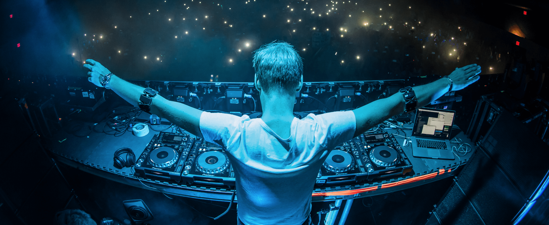 Data: Armin van Buuren de ijverigste DJ in 2015